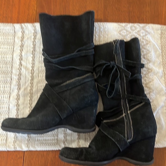 Black Suede Wedge Boot🖤 by Me Too Size 8 1/2 Tie straps Zip Closure - Picture 3 of 8